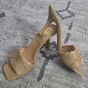 NWOB Leather Vince Camuto Elegant Tan Women's Heels